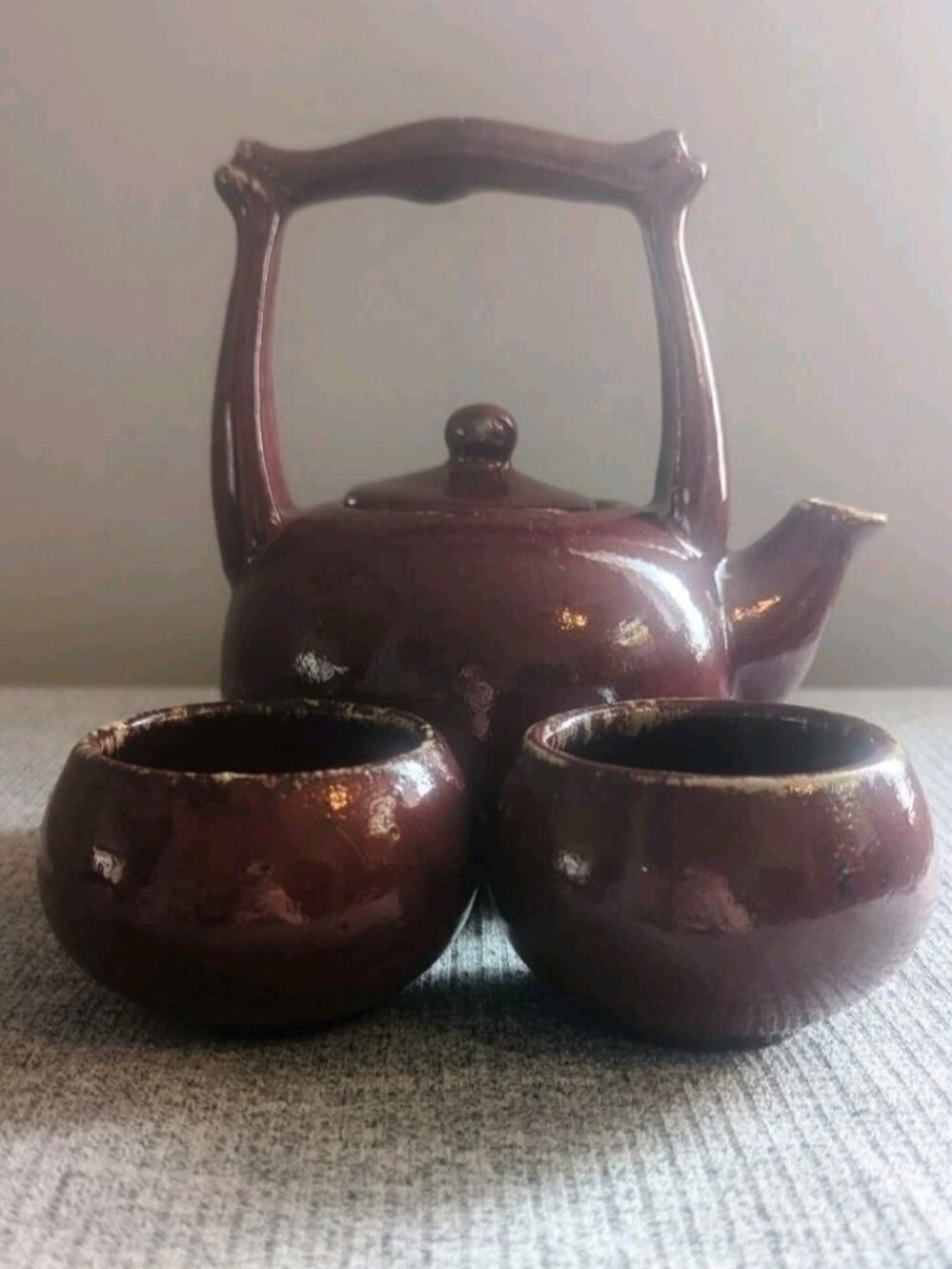 Salt Glazed Red Handled Ceramic Teapot with Two Cups, Signed, EUC